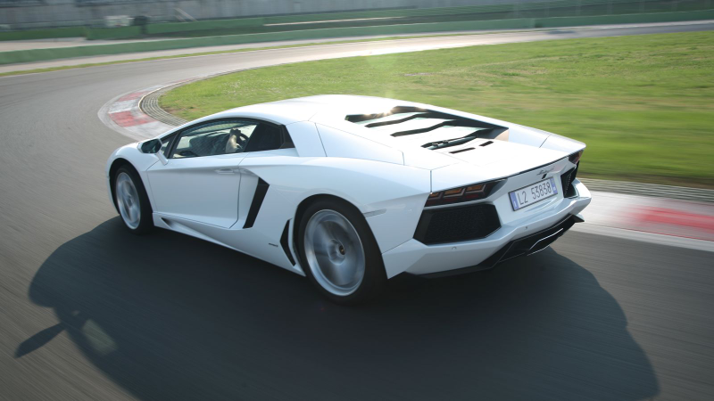 Illustration for article titled Lamborghini Aventador LP-700 at Vallelunga